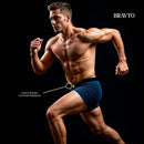 Modelo masculino correndo usando Cueca Boxer Cotton Premium Preta BRAVTO, destacando conforto e ajuste ideal para atividades físicas.